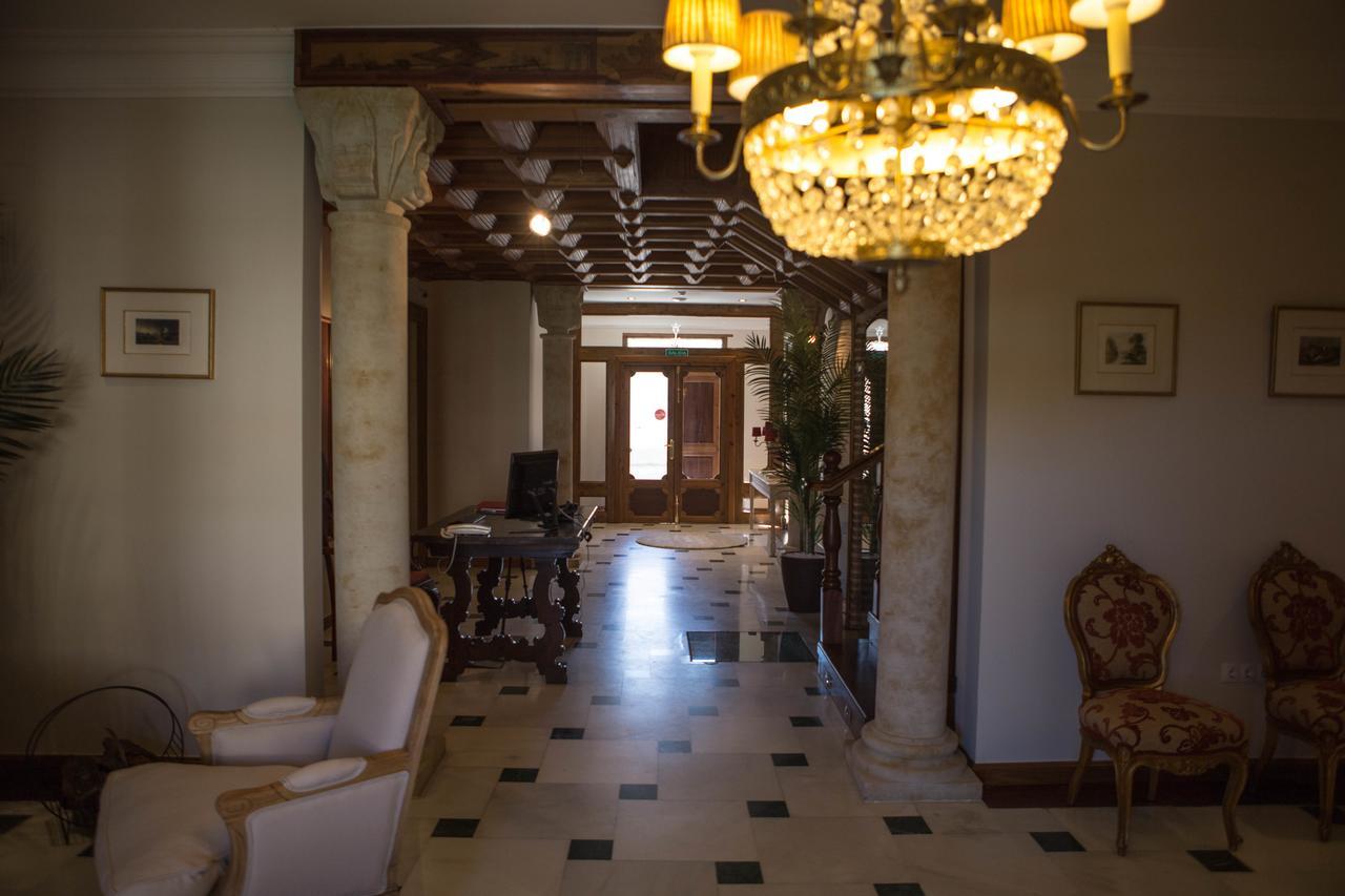 Posada Isabel De Castilla Madrigal de las Altas Torres Luaran gambar